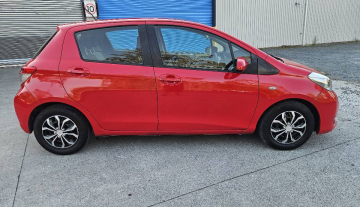 2013 Toyota yaris yr 5 door automatic6.jpg